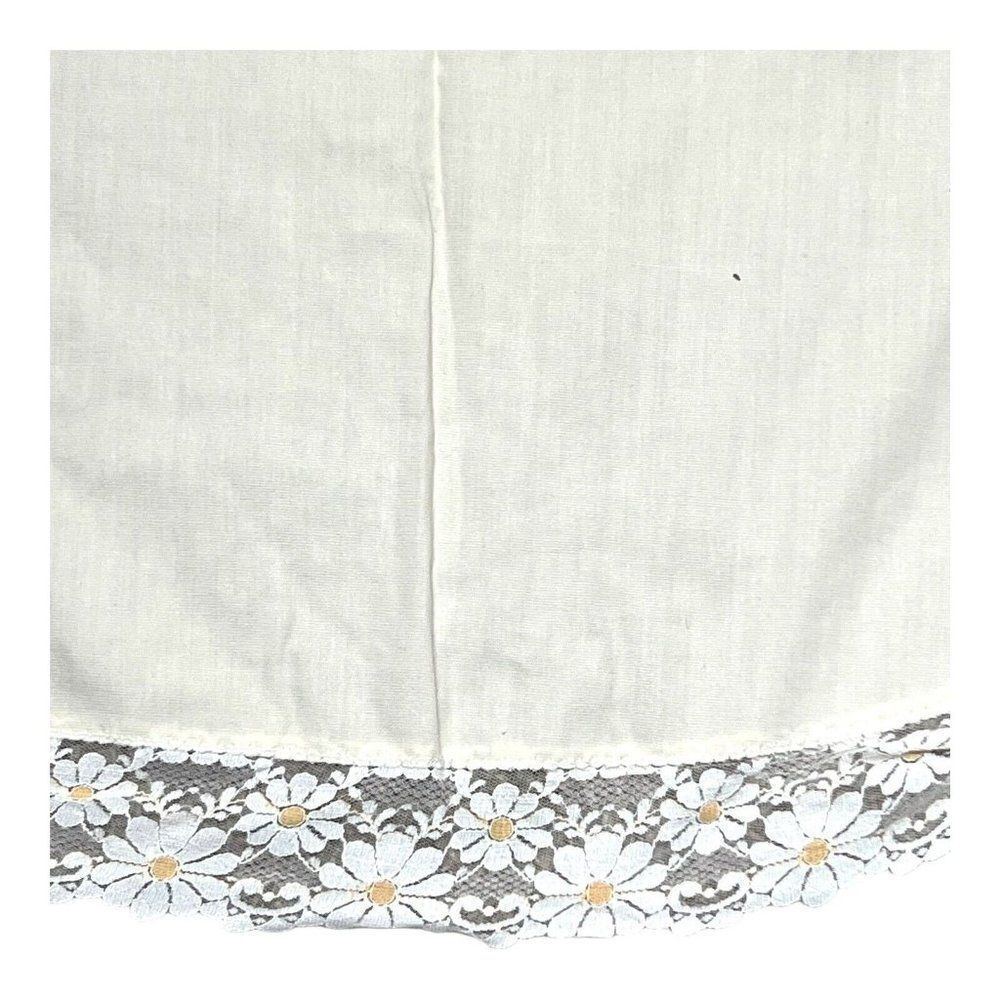 Vtg White Tablecloth Cover Oval Spring Daisy Trim Banquet Lace Edge 98X60 READ